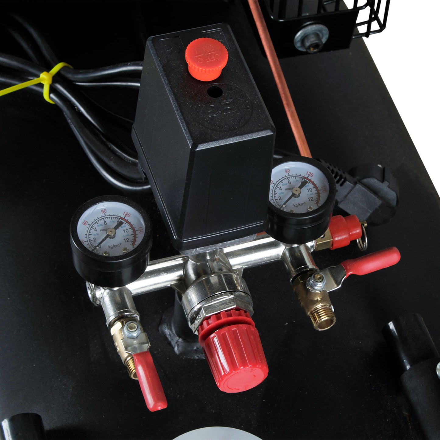 Compresor CE 810/220/M/50/3: Potencia y Versatilidad para el Hogar